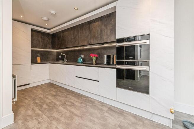3 bed Semi-Detached for sale Image 2