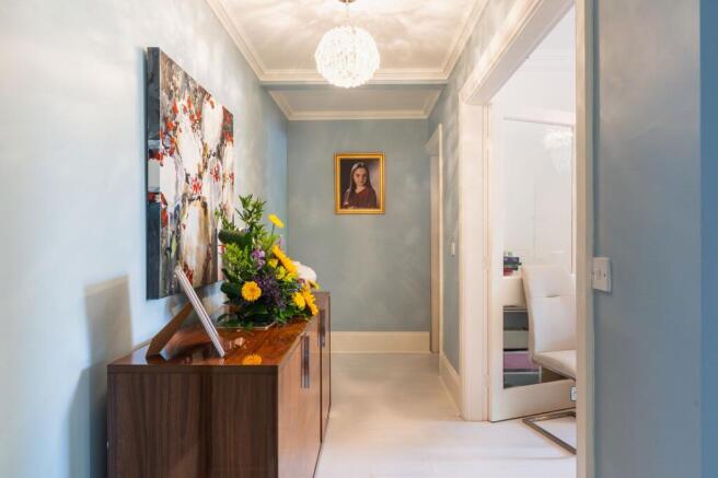3 bed Flat for sale Image 12