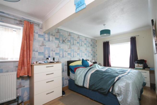 Bedroom..JPG