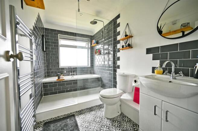 Bath / Shower Room