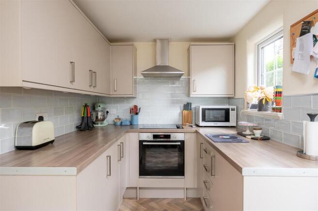 3 bed Semi-Detached for sale Image 6