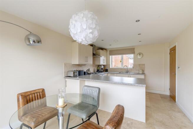 8471754-interior16.jpg