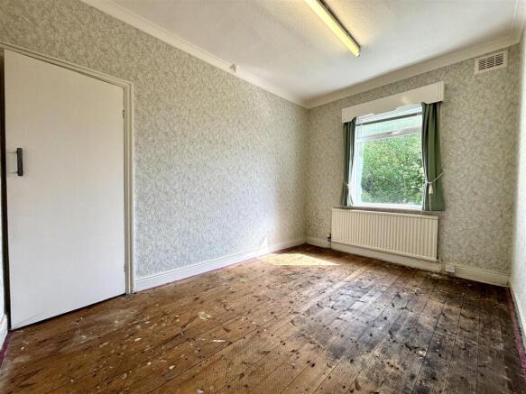 2 bed Semi-Detached Bungalow for sale Image 8