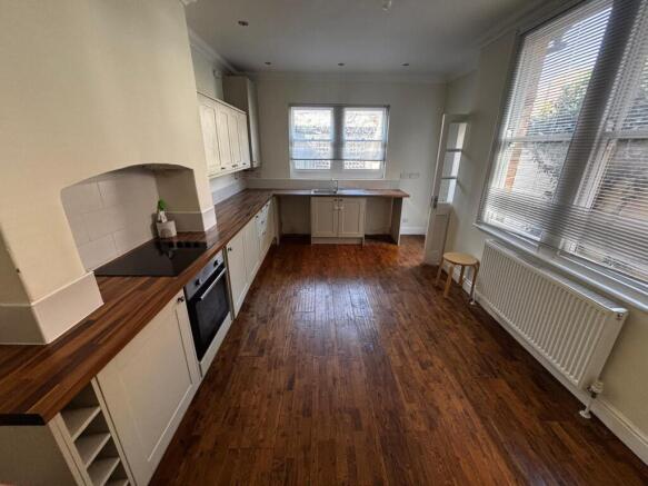 3 bed Terraced to rent Image 4