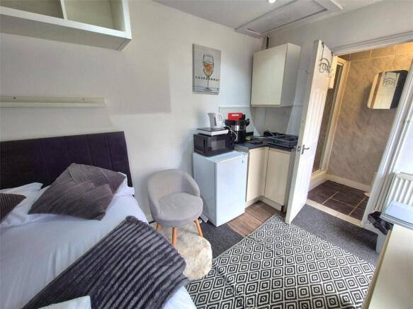 Bedroom/Kitchen