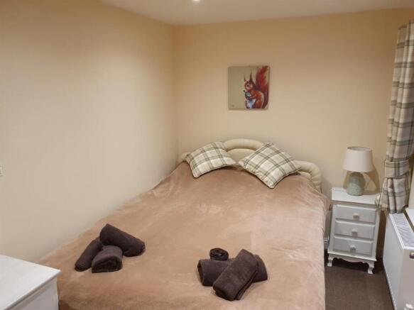 4 bed Detached for sale Image 12