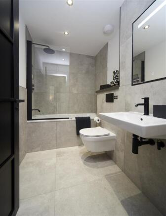 4 bed Detached for sale Image 11