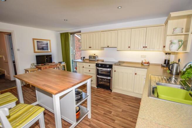 Kitchen/ Breakfast Room