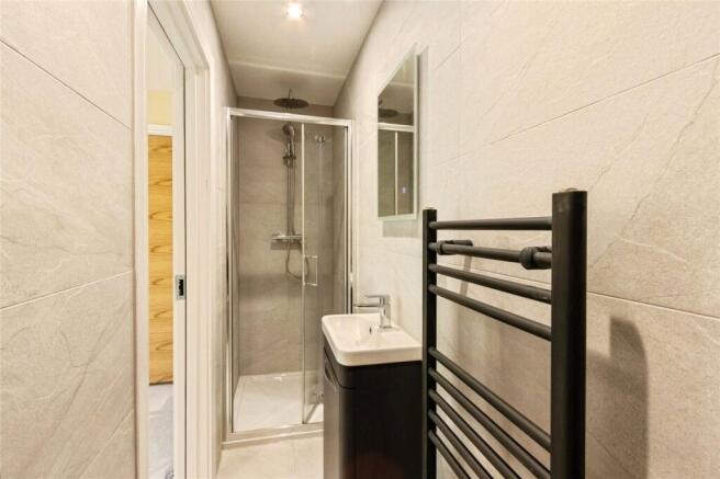 6 bed Detached for sale Image 11