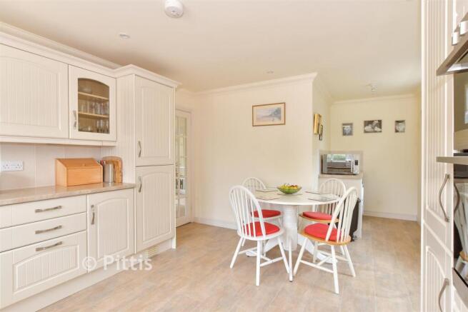 Kitchen/ Breakfast Room