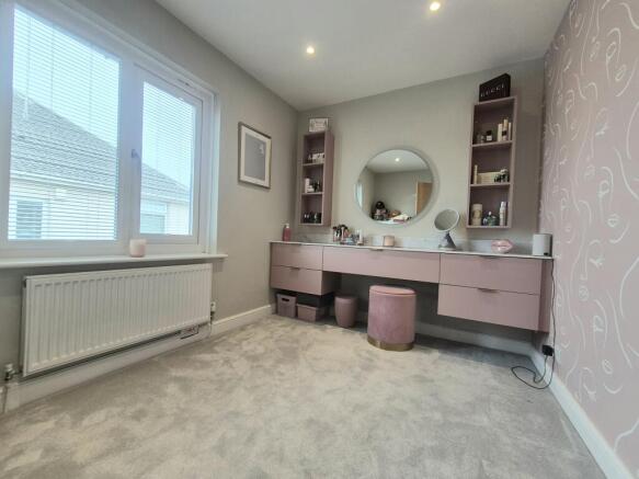 4 bed Semi-Detached to rent Image 10