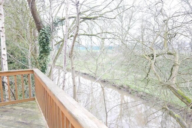 2 bed End of Terrace to rent Image 8