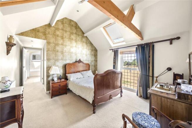 5 bed Detached for sale Image 12