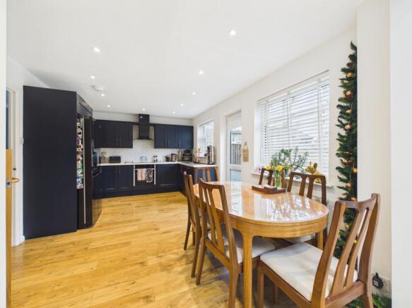 CAM02136G0-PR0527-STILL008