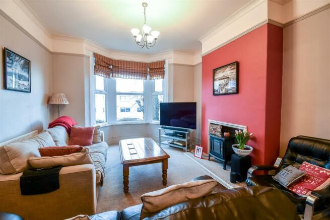 Living Room/Dining Area