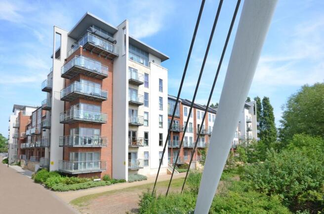 2 bed Flat to rent Image 12
