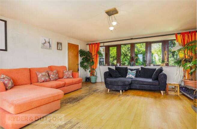 5 bed Detached for sale Image 6