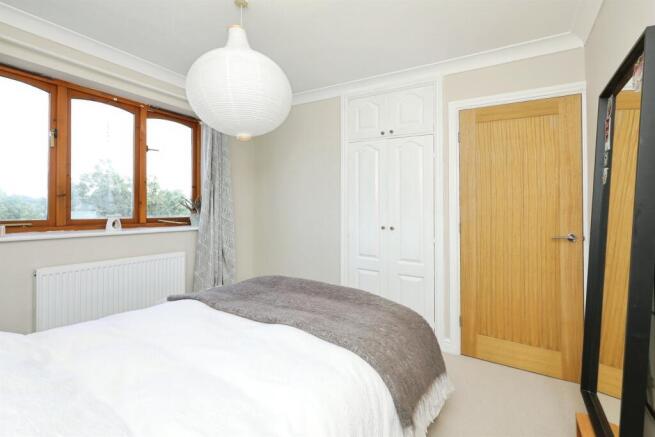 4 bed Detached for sale Image 12