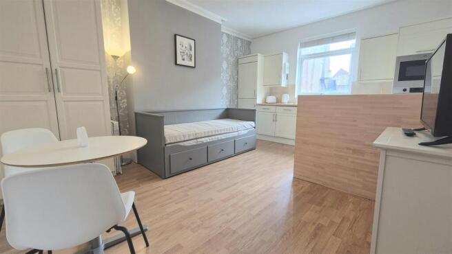 Lounge/Bedroom