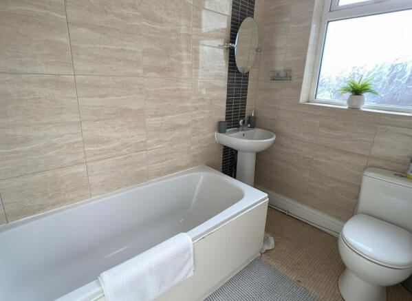 1 bed House Share to rent Image 7