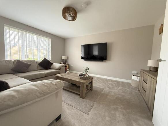 4 bed Detached for sale Image 5