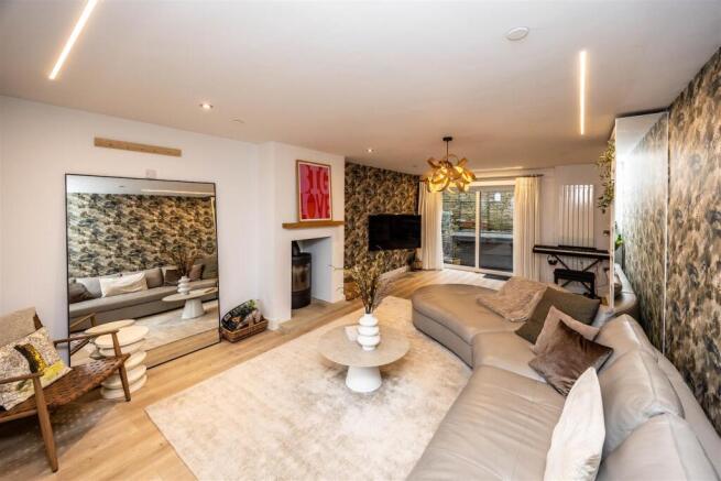 4 bed House for sale Image 11
