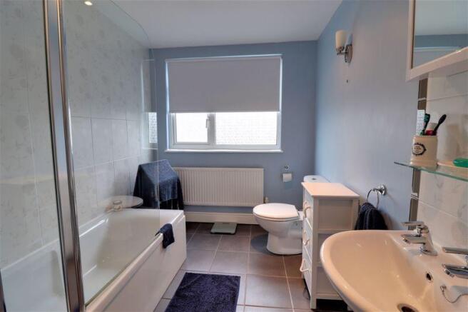 En-Suite Bathroom