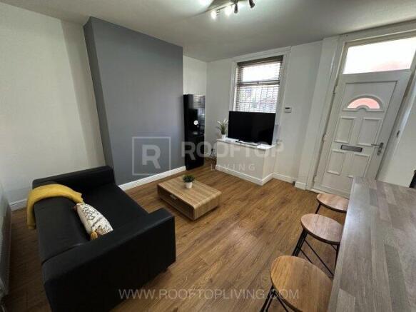 4 bed House Share to rent Image 11
