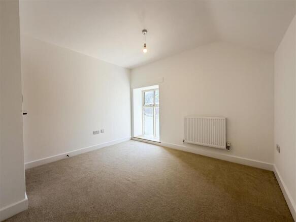 3 bed Semi-Detached to rent Image 12