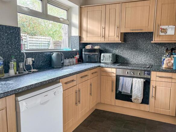 17899372 Kitchen(2).jpg