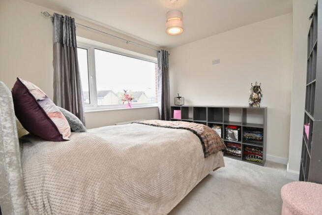 5 bed Detached for sale Image 9