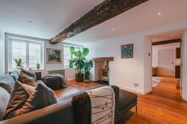 5 bed Detached for sale Image 4