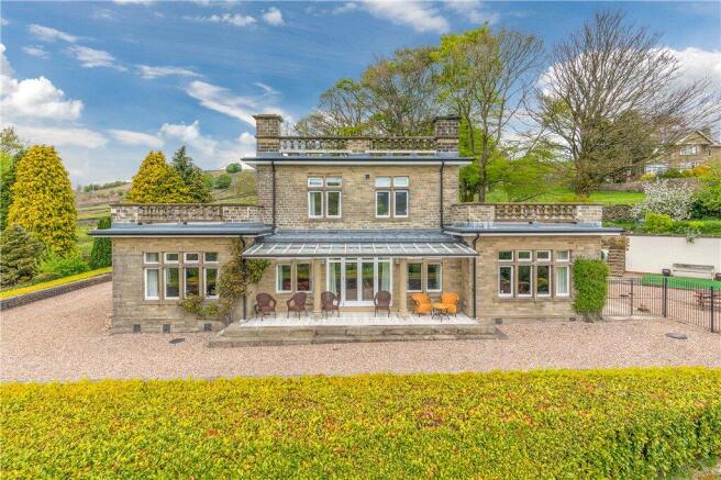 5 bed Detached for sale Image 4