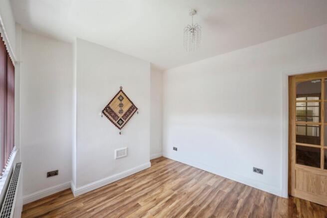 3 bed Terraced for sale Image 5