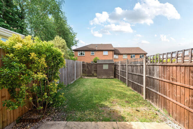Clover Court, Woking, Surrey, GU22 photo 4