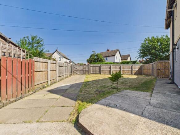 3 bed Semi-Detached for sale Image 12
