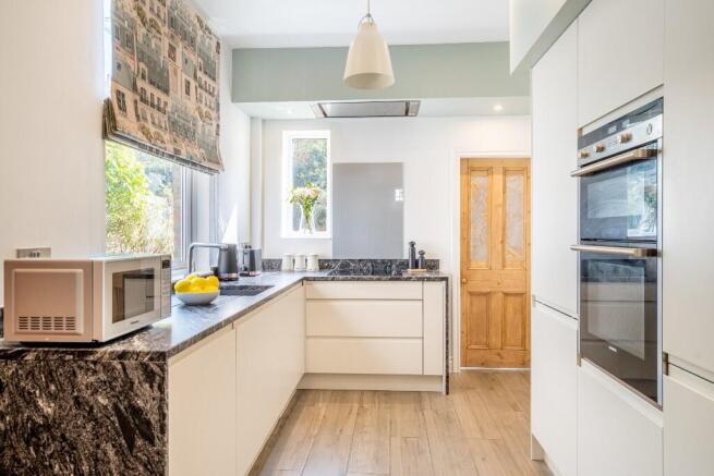 3 bed Terraced to rent Image 5