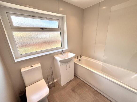 3 bed House to rent Image 11