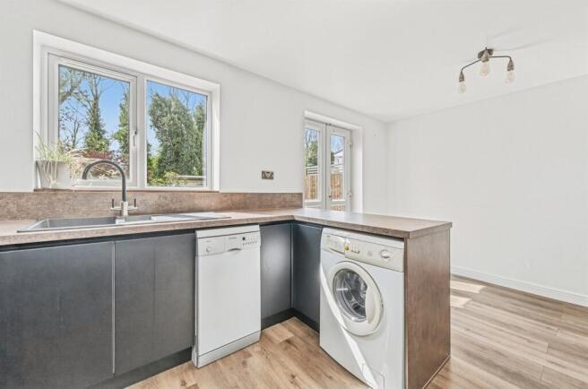 3 bed Semi-Detached for sale Image 6
