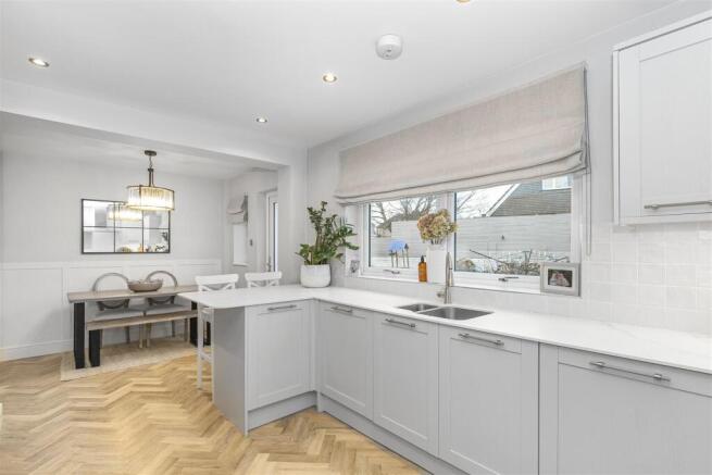 Kitchen 2.jpg