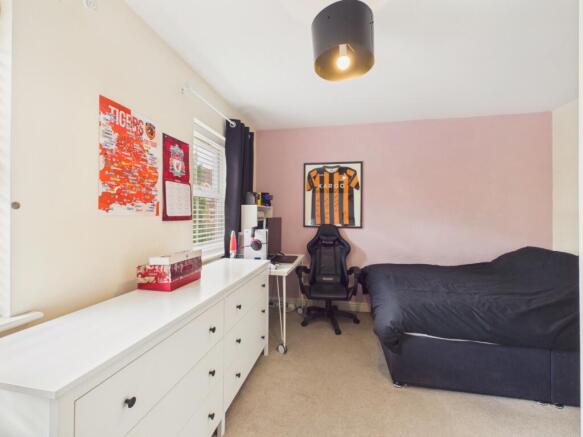 3 bed Terraced for sale Image 12