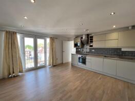 Flat 4, 121 Tranquil Mews, St Johns Hill, Sevenoaks TN13 3PE