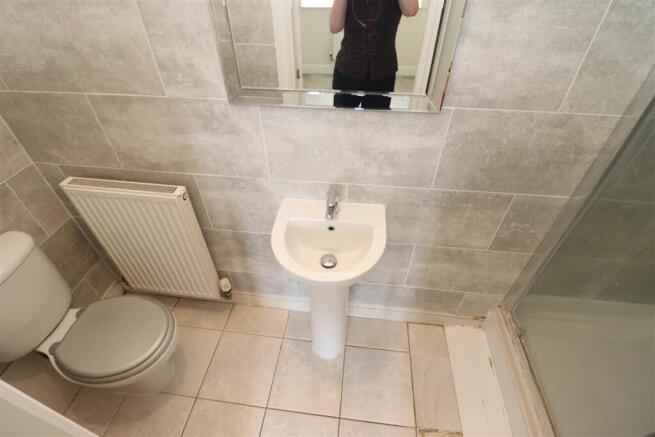 4 bed House to rent Image 9