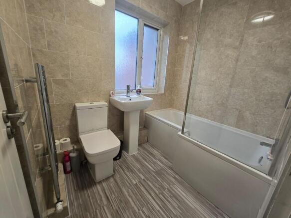 6 bed Semi-Detached to rent Image 7