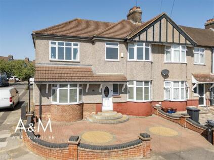 Belvedere Avenue, Clayhall