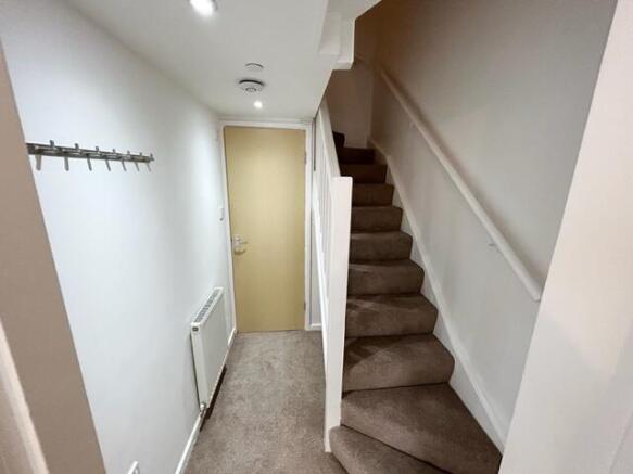 2 bed Town House to rent Image 4