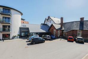Flat 13, Lady Ida Lodge, Oak Park Lane, Cookridge, Leeds LS16 6FT