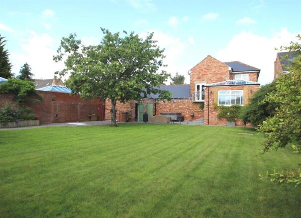 Rear Garden 3 alt.jpg