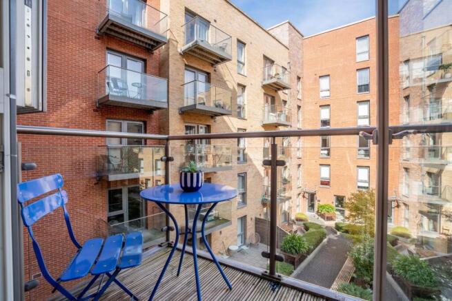 2 bed Apartment for sale Image 8