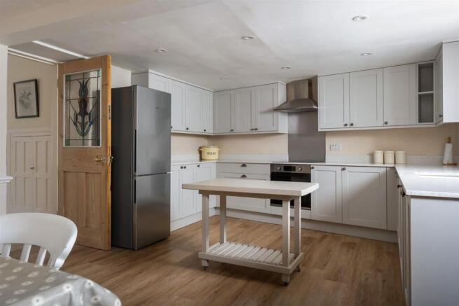33 - Kates Cottage - GL54 3HE - Web - v2.jpg